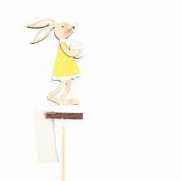 Iepuraș de lemn pe un băț de Paște